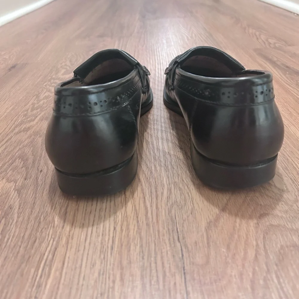 Bass Weejuns Black Tassel Loafers - Picture 5 of 7
